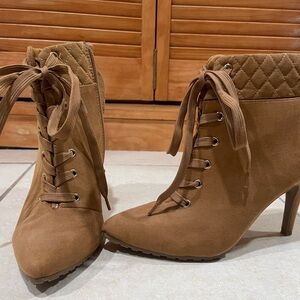 Size 10 but fit snug. Never worn. 2.5” ankle boots